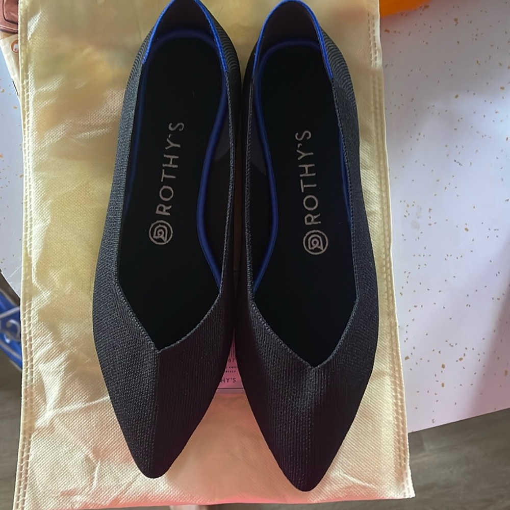 Rothy’s black NEW flats